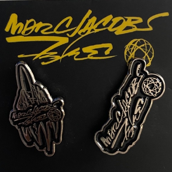 Futura 2000 X Marc Jacobs Anniversary Pin Set - Picture 1 of 3